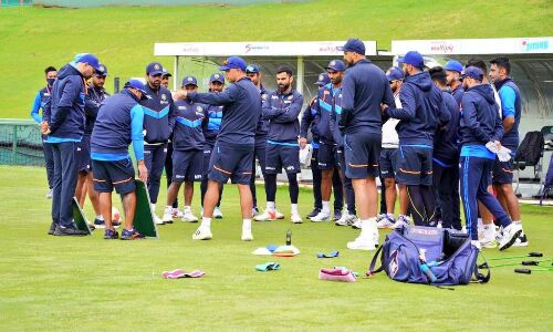 भारतीय टीम ने दक्षिण अफ्रीका में बहाया पसीना, द्रविड़ ने कोहली को दिए टिप्स