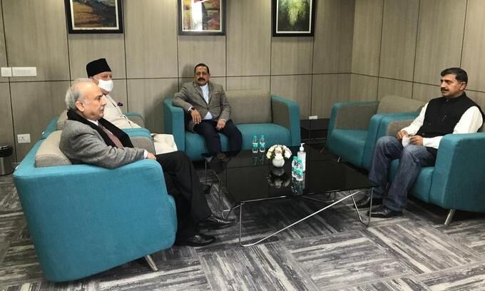 जम्मू में 6 और कश्मीर में बढ़ेगी 1 सीट, परिसीमन आयोग ने की सिफारिश जम्मू में 6 और कश्मीर में बढ़ेगी 1 सीट, परिसीमन आयोग ने की सिफारिश