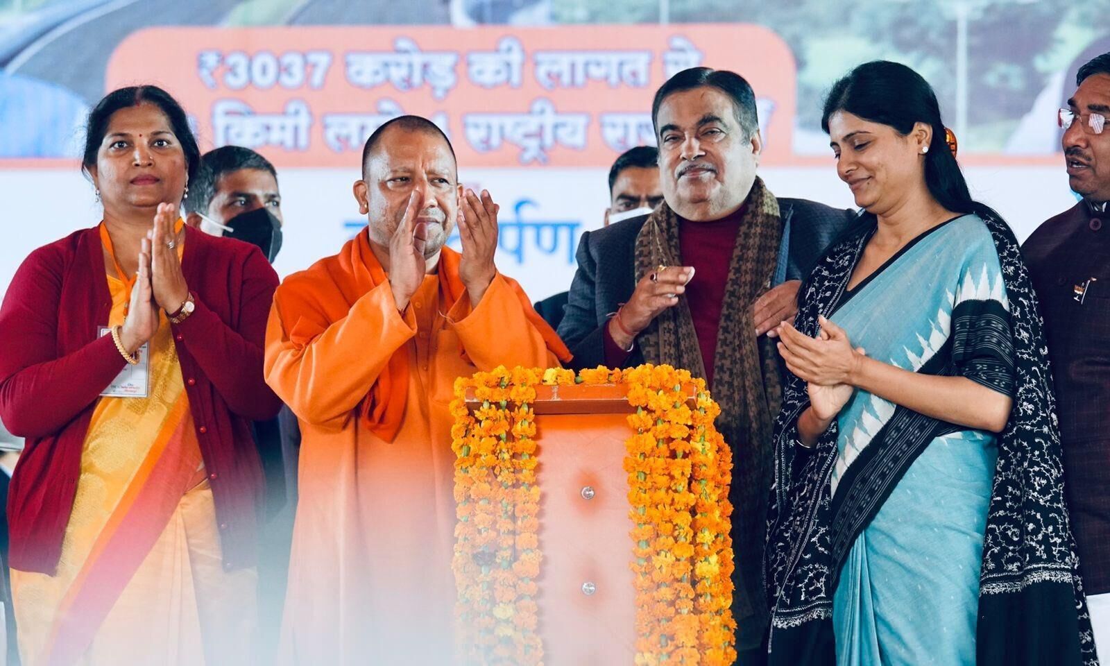 केंद्रीय मंत्री नितिन गड़करी पहुंचे जौनपुर, कहा- योगी ने उप्र को विकास की राह पर लाए