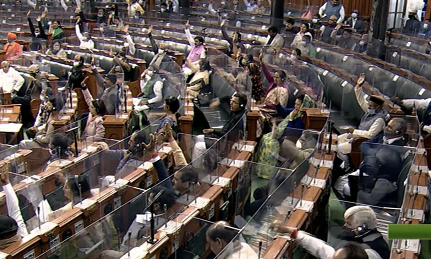 गृह राज्यमंत्री के इस्तीफे की मांग पर विपक्ष का हंगामा, दोनों सदन स्थगित