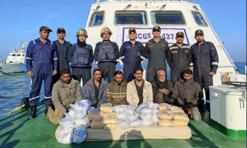 पाकिस्तानी नाव से कर रहे थे 400 करोड़ की हेरोइन की तस्करी, गुजरात ATS ने पकड़ा