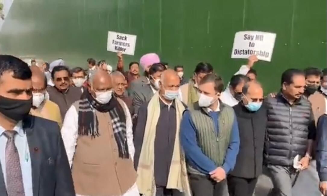 विपक्षी सांसदों ने किया मार्च, राहुल बोले - गृह राज्य मंत्री अजय मिश्रा दें इस्तीफा
