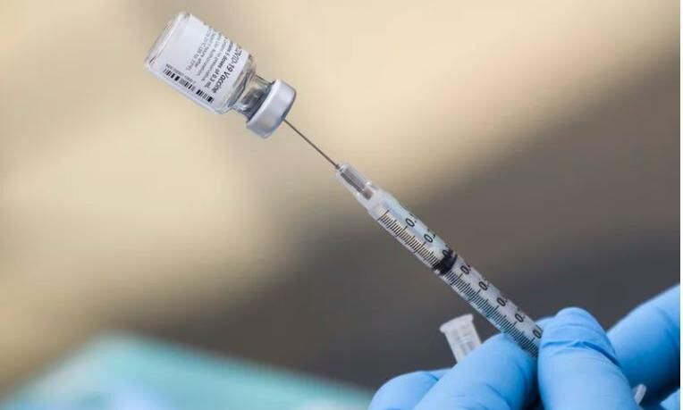 सरकार ने बताई कोरोना वैक्सीन का बूस्टर डोज देने की योजना, जानिए कब से मिलेगा
