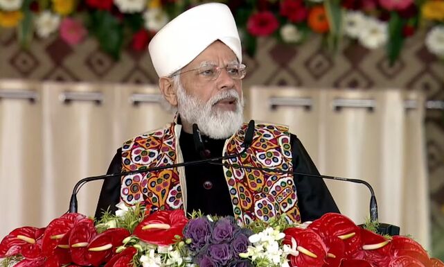 गाय कुछ लोगों के लिए गुनाह हो सकती है, हमारे लिए माता है, पूजनीय है : प्रधानमंत्री गाय कुछ लोगों के लिए गुनाह हो सकती है, हमारे लिए माता है, पूजनीय है : प्रधानमंत्री