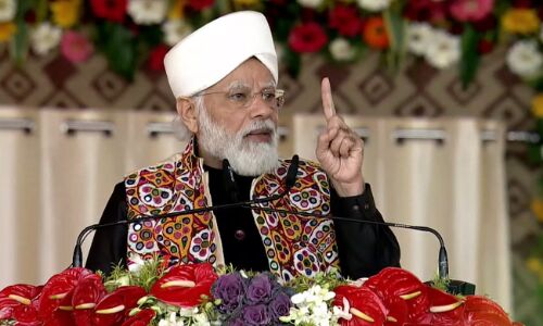 प्रधानमंत्री के निशाने पर सपा, कहा - उनके सिलेबस में है माफियावाद, परिवारवाद और घरों-जमीनों पर अवैध कब्जा करना