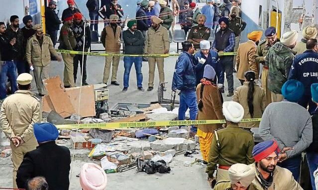 लुधियाना कोर्ट ब्लास्ट में 6 संदिग्ध गिरफ्तार, चन्नी ने केंद्र से मांगी मदद लुधियाना कोर्ट ब्लास्ट में 6 संदिग्ध गिरफ्तार, चन्नी ने केंद्र से मांगी मदद
