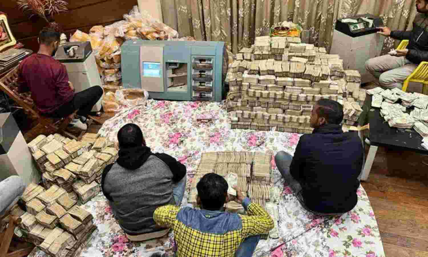 समाजवादी इत्र बनाने वाला निकला धन कुबेर, रकम गिनने के लिए लगी कई मशीनें