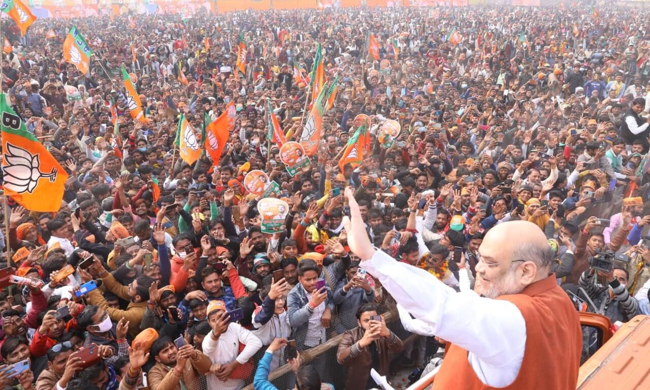 बुआ और बबुआ की सरकारों ने जनता का नहीं, अपना विकास किया : अमित शाह बुआ और बबुआ की सरकारों ने जनता का नहीं, अपना विकास किया : अमित शाह