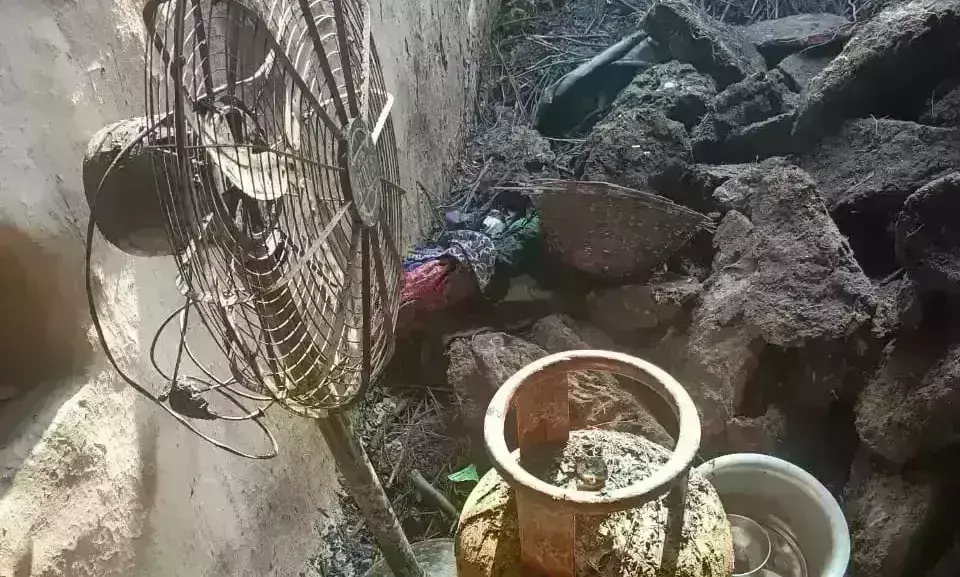 नांदादेव में गरीब की गृहस्थी राख नहीं पहुंचा लेखपाल