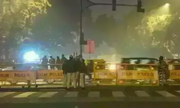 ओमीक्रोन का असर : दिल्ली में येलो अलर्ट जारी, जानिए क्या-क्या होंगी पाबंदियां