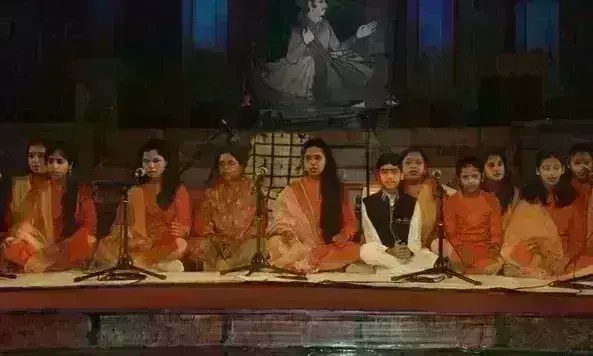 बारिश की संगीतमयी थाप के सुरों से सजी तानसेन समारोह की महफिल बारिश की संगीतमयी थाप के सुरों से सजी तानसेन समारोह की महफिल