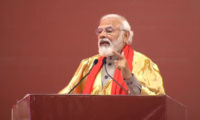 प्रधानमंत्री मोदी पहुंचे IIT  कानपुर, कहा- आपके हाथ में भारत की विकास यात्रा की बागडोर