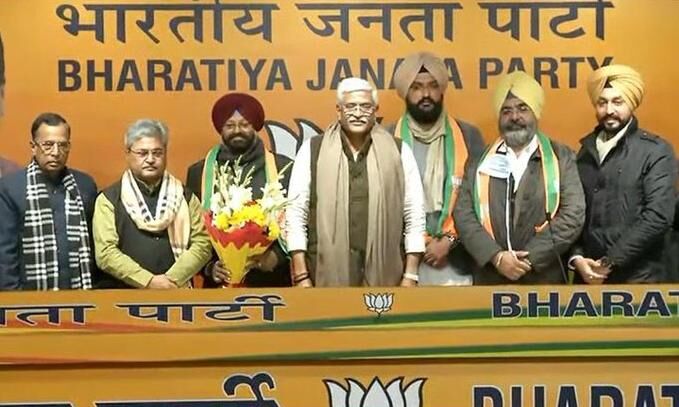 पंजाब में शिअद और कांग्रेस को झटका, चुनाव से पहले कई नेता भाजपा में शामिल पंजाब में शिअद और कांग्रेस को झटका, चुनाव से पहले कई नेता भाजपा में शामिल