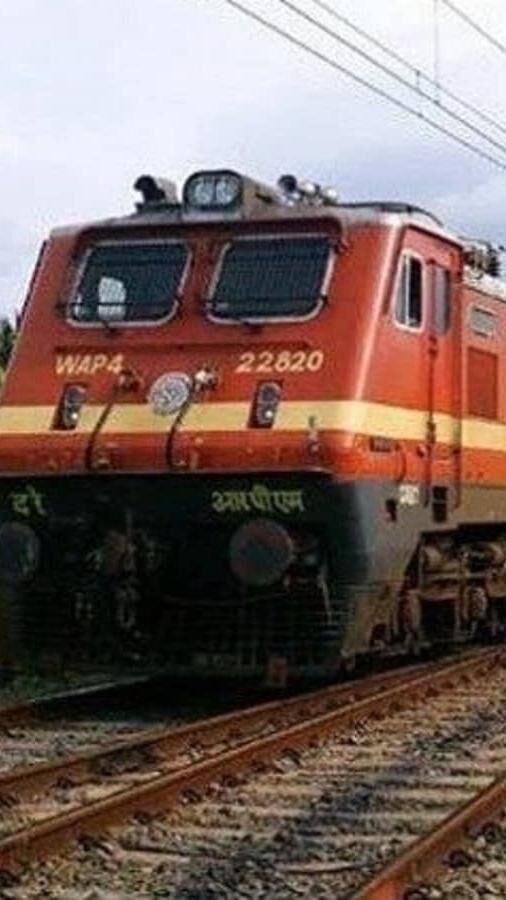 ट्रेन की छत पर लोहे के ढक्क्नों का है महत्व, जानकर हो जाएंगे हैरान