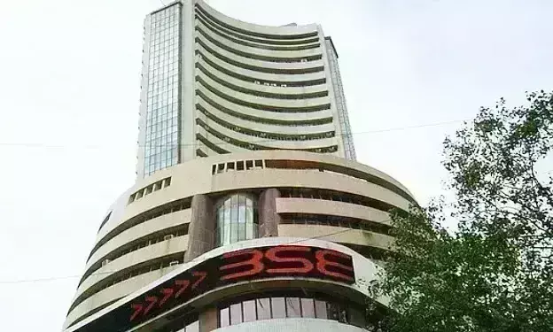 टॉप 10 में से 9 कंपनियों का मार्केट कैप 1.11 लाख करोड़ रुपये बढ़ा