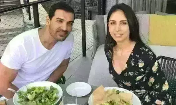 जॉन अब्राहम और पत्नी प्रिया हुए कोरोना संक्रमित, फैंस ने मांगी स्वस्थ होने की दुआ