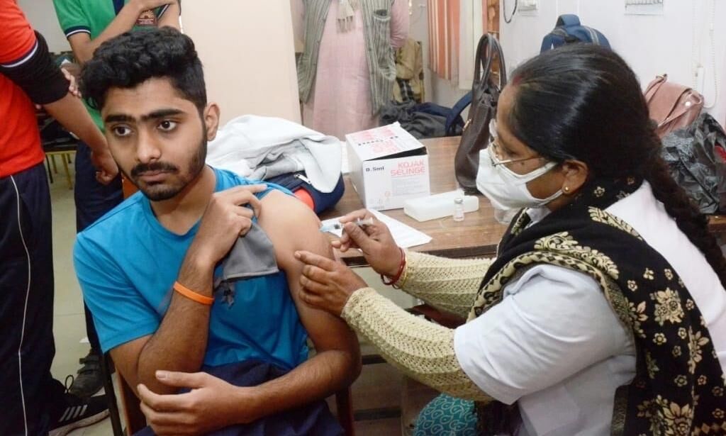ग्वालियर में 23 हजार बच्चों को लगी वैक्सीन की पहली डोज