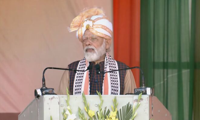 प्रधानमंत्री ने इंफाल में विकास परियोजनाओं का किया उद्घाटन और शिलान्यास प्रधानमंत्री ने इंफाल में विकास परियोजनाओं का किया उद्घाटन और शिलान्यास