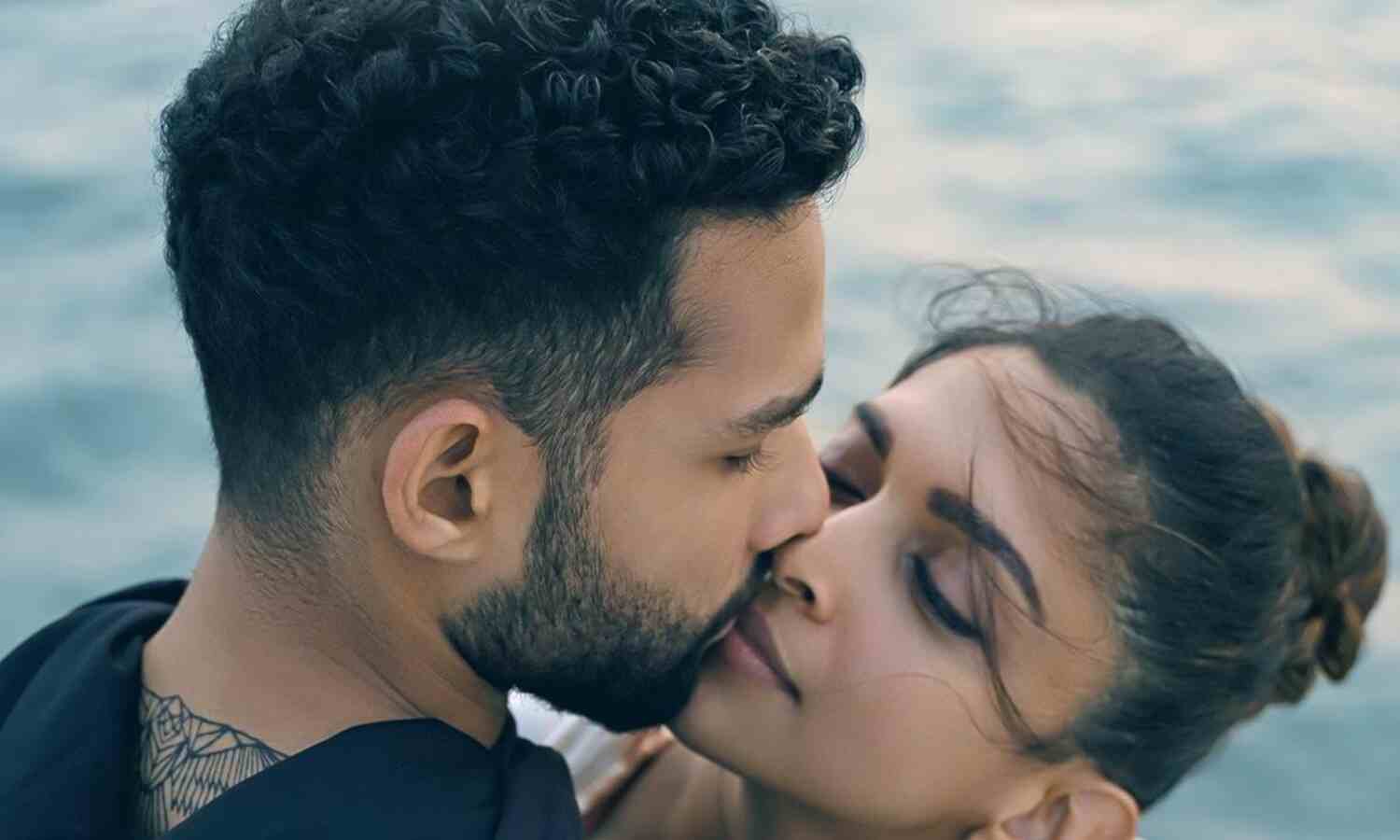 दीपिका के जन्मदिन पर गहराइयां का पोस्टर रिलीज, इस.. दिन रिलीज होगी फिल्म