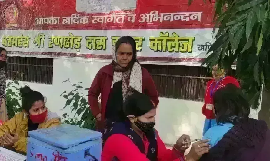 कालेजों में दिखा टीकाकरण को लेकर उत्साह कालेजों में दिखा टीकाकरण को लेकर उत्साह