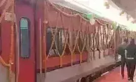 गोमती नगर-कामाख्या एक्सप्रेस शुरू, रेलमंत्री ने दिखाई हरी झंडी