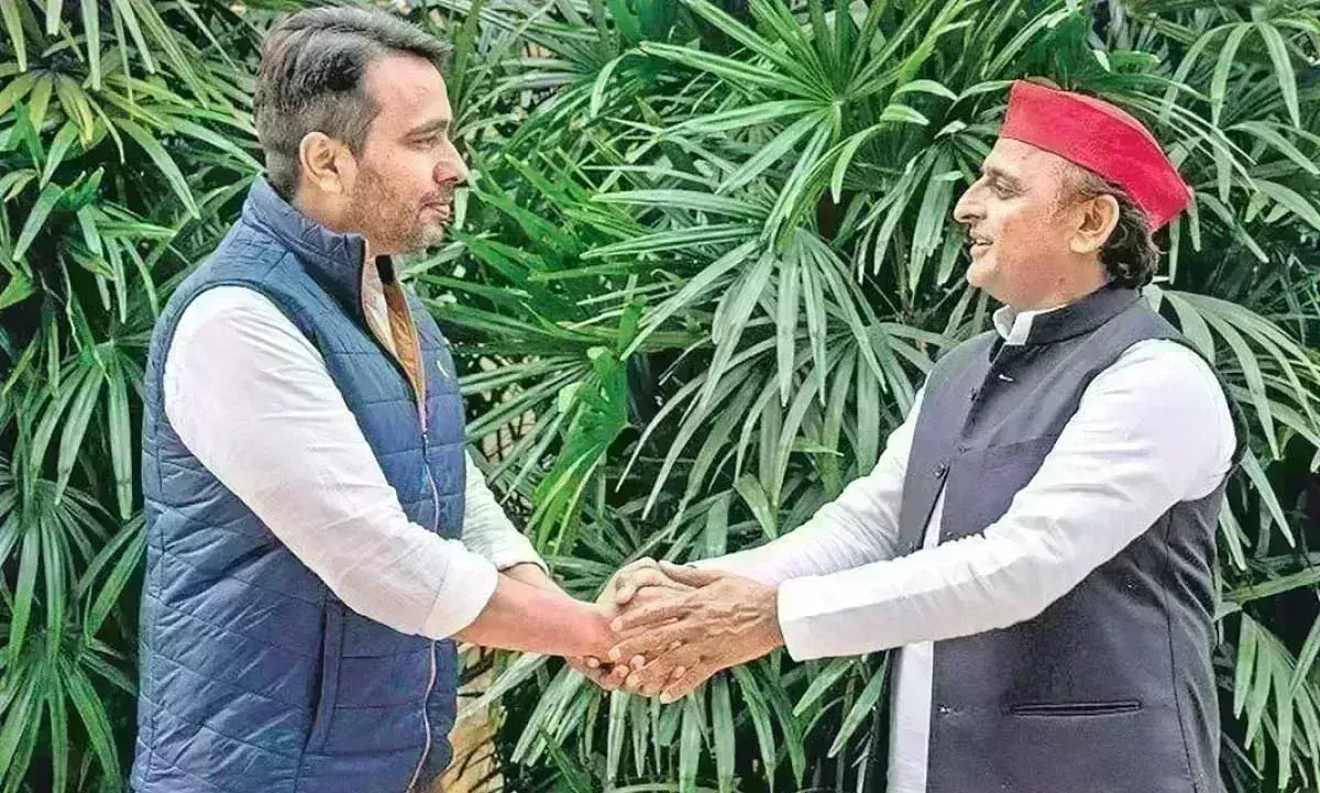 जयंत चौधरी पहुंचे अखिलेश यादव के घर, सीट बंटवारे पर बन सकती है बात