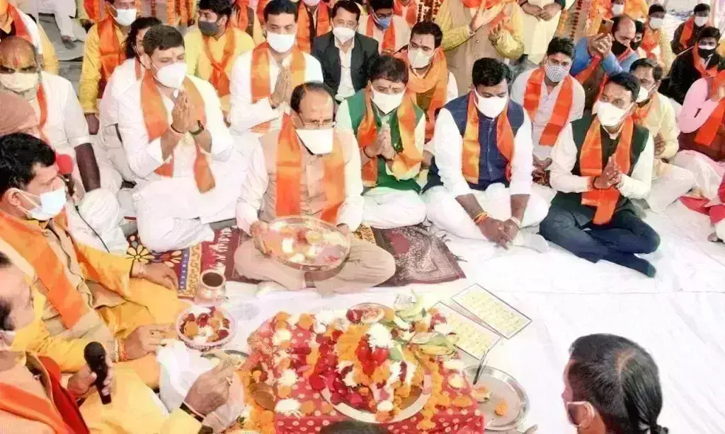 प्रधानमंत्री की दीर्घायु के मुख्यमंत्री ने की पूजा, महिला मोर्चा ने किया महामृत्युंजय जप