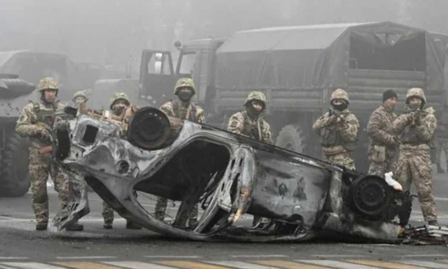 कजाखस्तान में बिगड़े हालात, देखते ही गोली मारने का आदेश