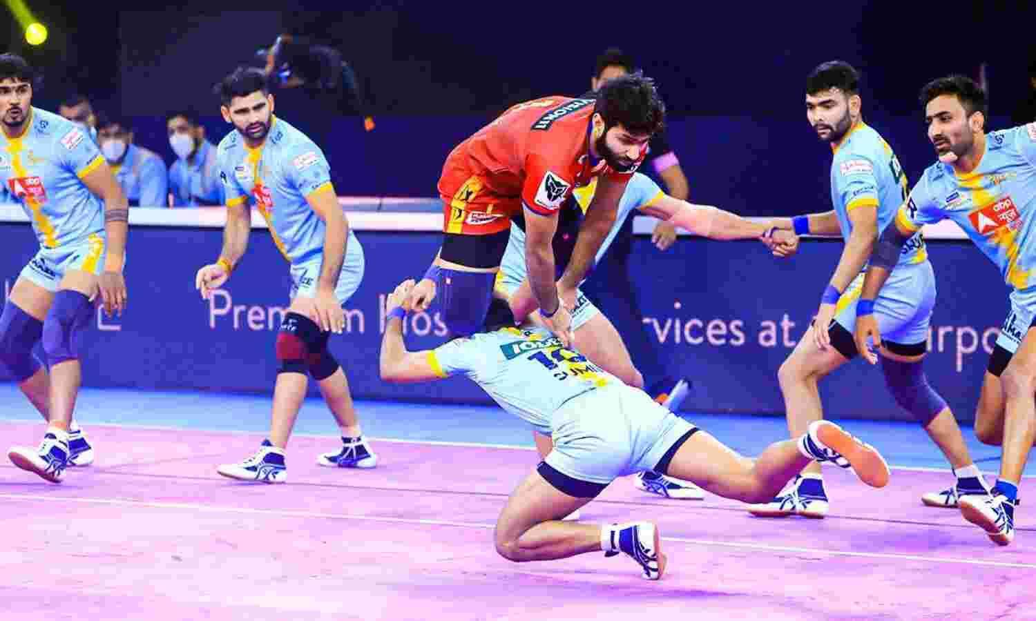 प्रो कबड्डी लीग : दबंग दिल्ली ने यूपी योद्धा को दी शिकस्त