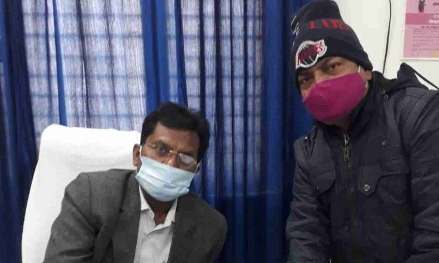 सीएमओ नें संभाला कार्यभार, फिर निकले तीन कोरोना पाजिटिव अब हो गए 22 सीएमओ नें संभाला कार्यभार, फिर निकले तीन कोरोना पाजिटिव अब हो गए 22