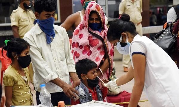 24 घंटों में 1.68 लाख से ज्यादा कोरोना के नए मरीज, ओमिक्रोन संक्रमण ने भी पकड़ी रफ्तार