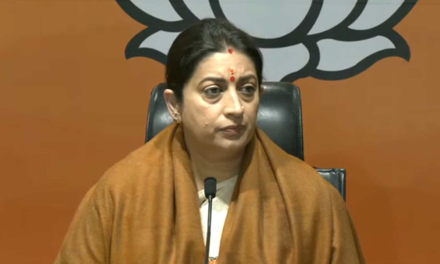 स्मृति ईरानी का कांग्रेस से सवाल, प्रधानमंत्री की सुरक्षा को पुलिस ने किस बड़े नेता के इशारे पर...