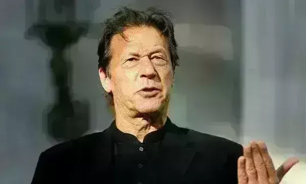 इमरान की अपने रक्षा मंत्री से हुई बहस, इस... मामले पर भिड़े दोनों नेता