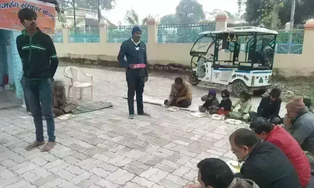 बांदा : समरसता दिवस पर खिचड़ी भोज आयोजित बांदा : समरसता दिवस पर खिचड़ी भोज आयोजित