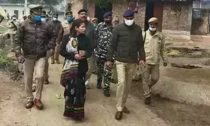 पैलानी तहसील क्षेत्र में हुआ फ्लैगमार्च, शांतिपूर्ण मतदान व मास्क है जरूरी का दिया संदेश पैलानी तहसील क्षेत्र में हुआ फ्लैगमार्च, शांतिपूर्ण मतदान व मास्क है जरूरी का दिया संदेश