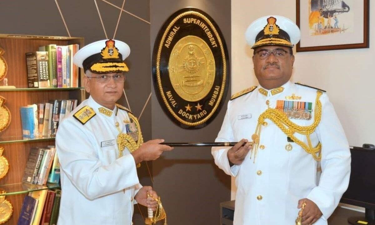 Indian Navy : रियर एडमिरल अरविंदन बने डॉकयार्ड एडमिरल अधीक्षक, संभाला कार्यभार Indian Navy : रियर एडमिरल अरविंदन बने डॉकयार्ड एडमिरल अधीक्षक, संभाला कार्यभार