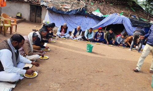 संघ के छठवें उत्सव के रूप में खिचड़ी भोज आयोजित संघ के छठवें उत्सव के रूप में खिचड़ी भोज आयोजित