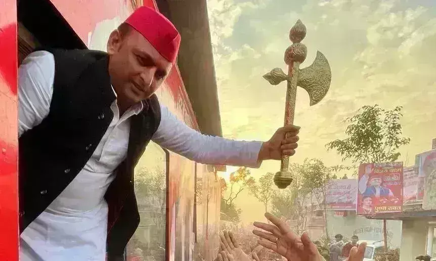 गैंगस्टर को टिकट देकर फंसे अखिलेश, सुप्रीम कोर्ट में उठी सपा की मान्यता रद्द करने की मांग