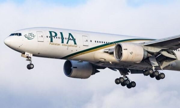 पाकिस्तानी फ्लाइट में मचा हाहाकार, पायलट ने बीच रास्ते में उड़ाने से किया इंकार