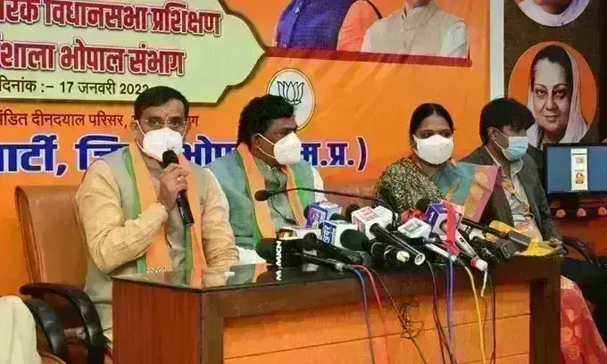 भाजपा सकारात्मक बदलाव लाती है, लड़ाने और बांटने के काम करती है कांग्रेस: वीडी शर्मा