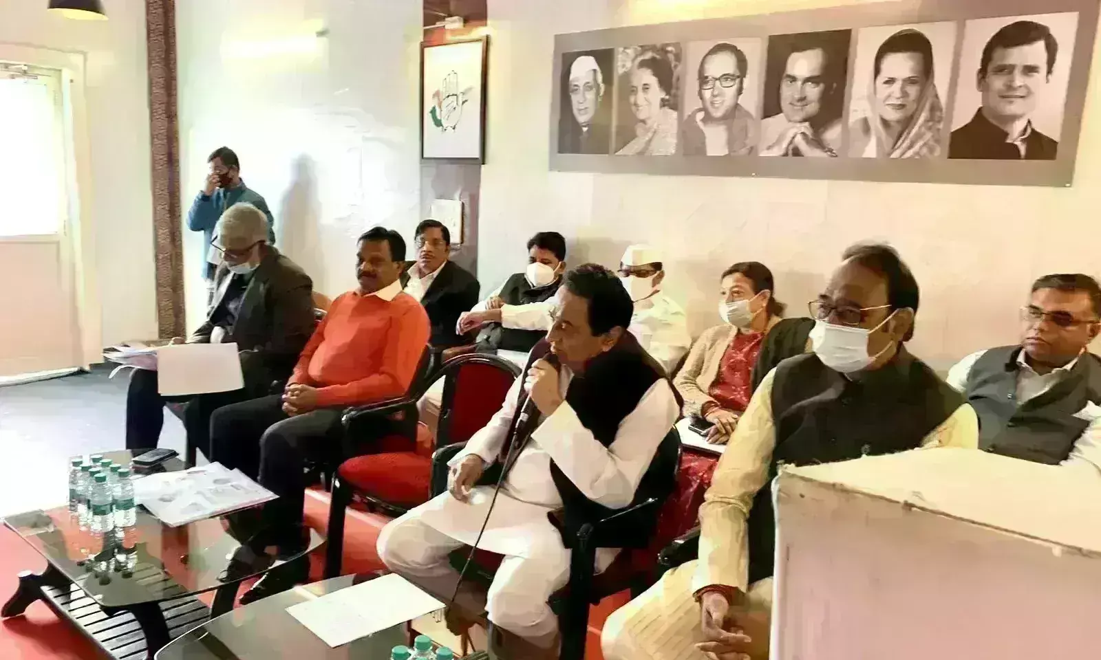 कमलनाथ ने बुलाई कार्यकर्ताओं की बैठक, कहा- विधानसभा चुनाव की उल्टी गिनती शुरू कमलनाथ ने बुलाई कार्यकर्ताओं की बैठक, कहा- विधानसभा चुनाव की उल्टी गिनती शुरू