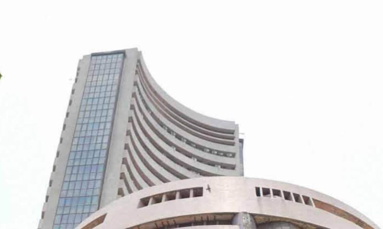 वैश्विक मंदी का दिखा असर, गिरावट के साथ खुला शेयर बाजार