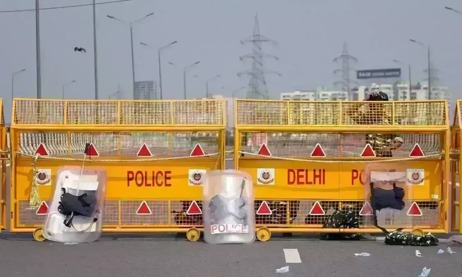 दिल्ली में खत्म हुआ तीसरी लहर का पीक, सरकार ने LG से की प्रतिबंध हटाने की मांग