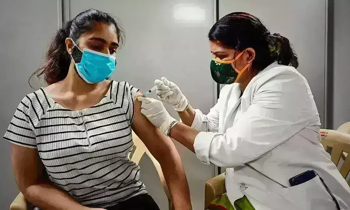 कोरोना टीकाकरण के बदले नियम, संक्रमित होने के 3 माह बाद लगेगी वैक्सीन