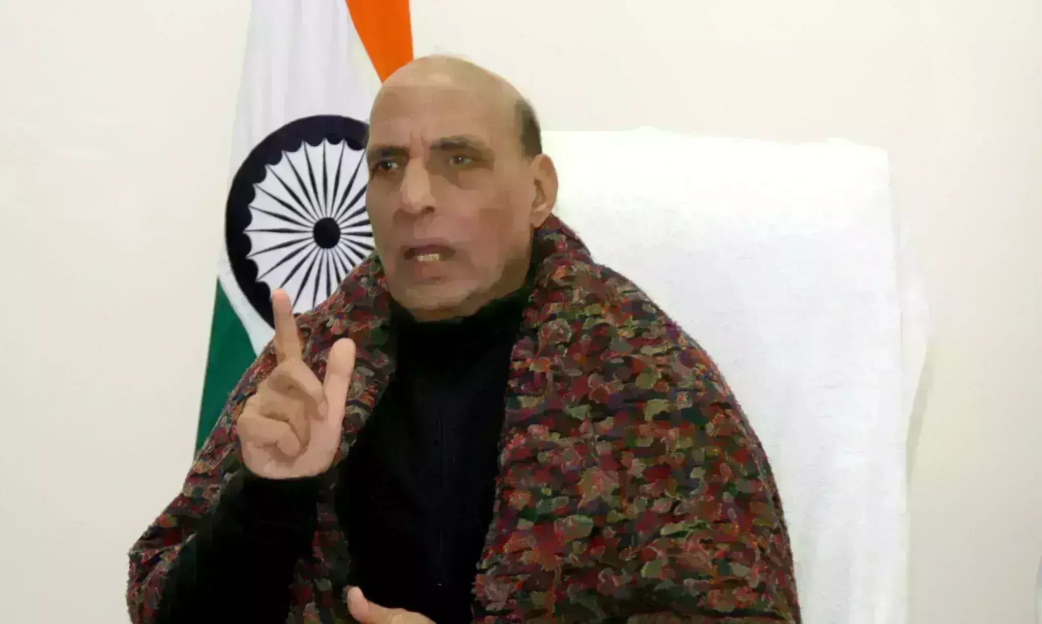 रक्षा मंत्री ने NCC कैडेट्स से की चर्चा, कहा- देश को नई ऊंचाइयों पर ले जाएं