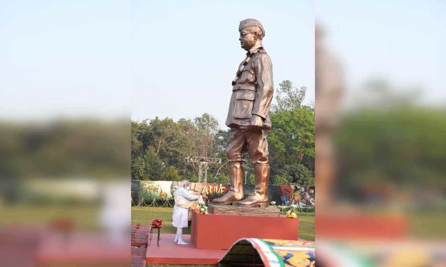 प्रधानमंत्री मोदी ने नेताजी को किया नमन, आज मूर्ति का करेंगे अनावरण