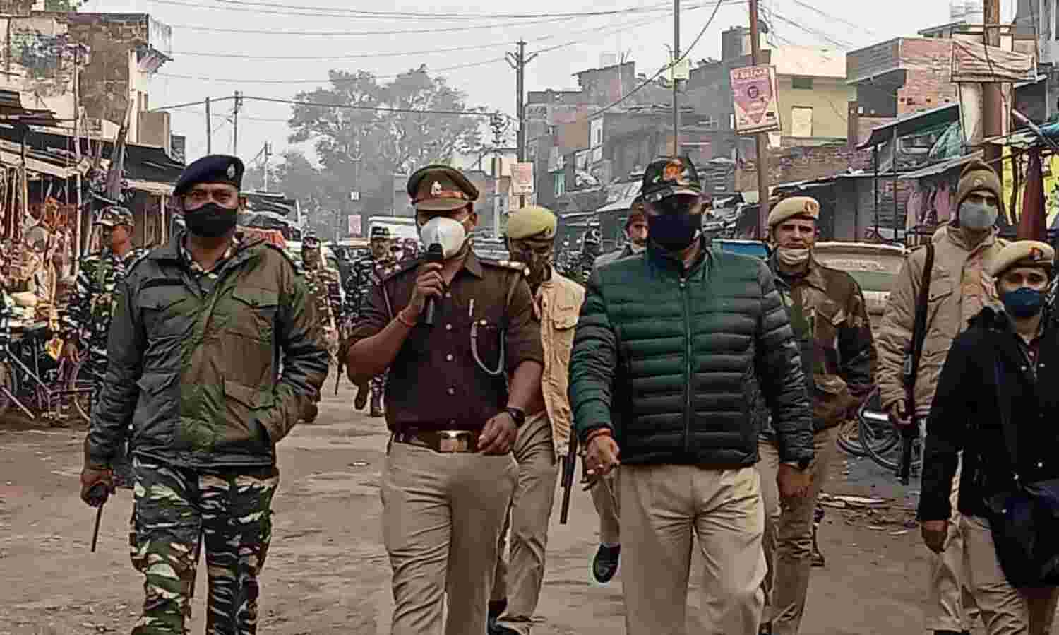 क्षेत्राधिकारी ने फ्लैग मार्च कर लोगों से की मतदान की अपील क्षेत्राधिकारी ने फ्लैग मार्च कर लोगों से की मतदान की अपील