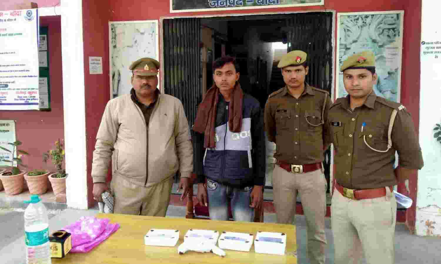 मटौंध व कालिंजर पुलिस ने तमंचा के साथ किया गिरफ्तार
