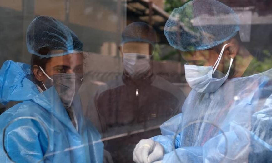 क्या देश में गुजर गया कोरोना का पीक? 24 घंटों में घटी नए मरीजों की संख्या