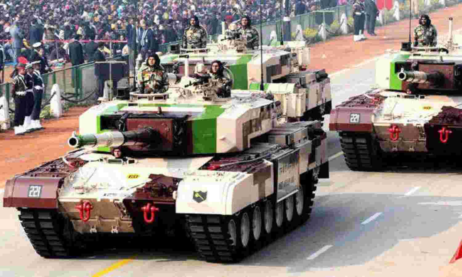 देश में धूमधाम से मना गणतंत्र दिवस, राजपथ पर सेनाओं ने दिखाई शौर्य की झलक